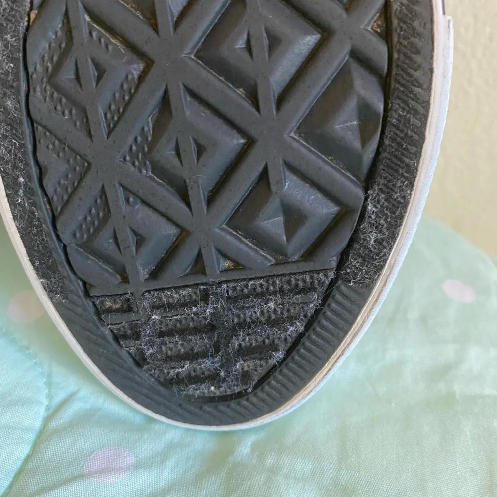 Unisex Kids Gray Converse size 2.